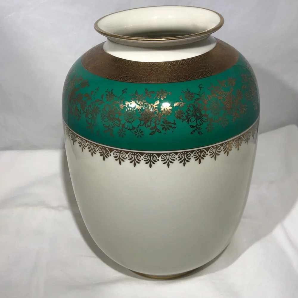 VINTAGE ESCHEBACH OF GERMANY 1945 WHITE, GREEN & GOLD PORCELAIN VASE